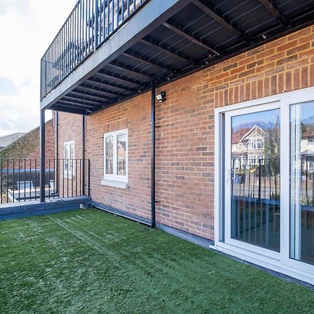 2 Bedroom Penthouse With Parking High Wycombe By 360Stays Buitenkant foto