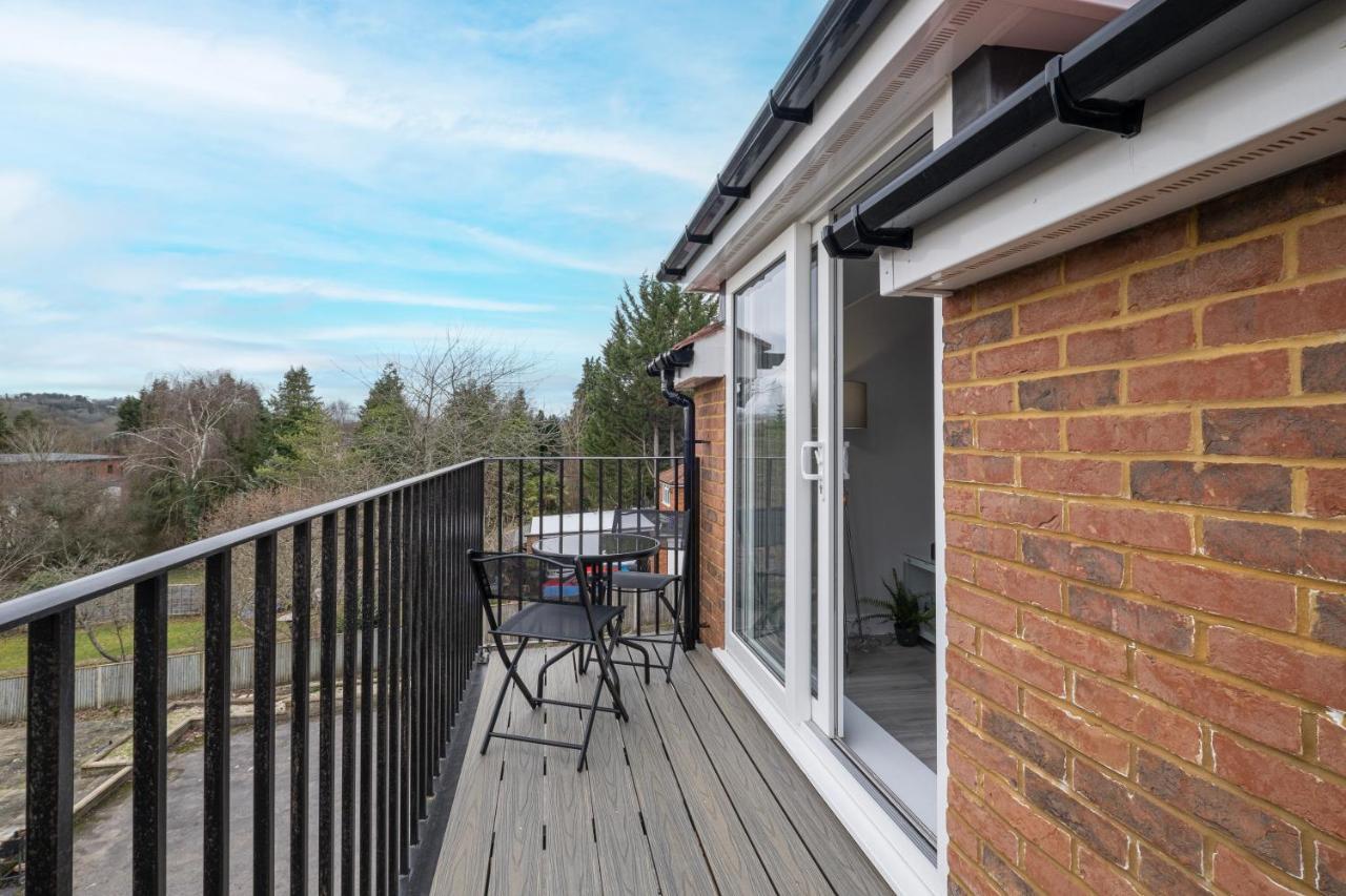 2 Bedroom Penthouse With Parking High Wycombe By 360Stays Buitenkant foto