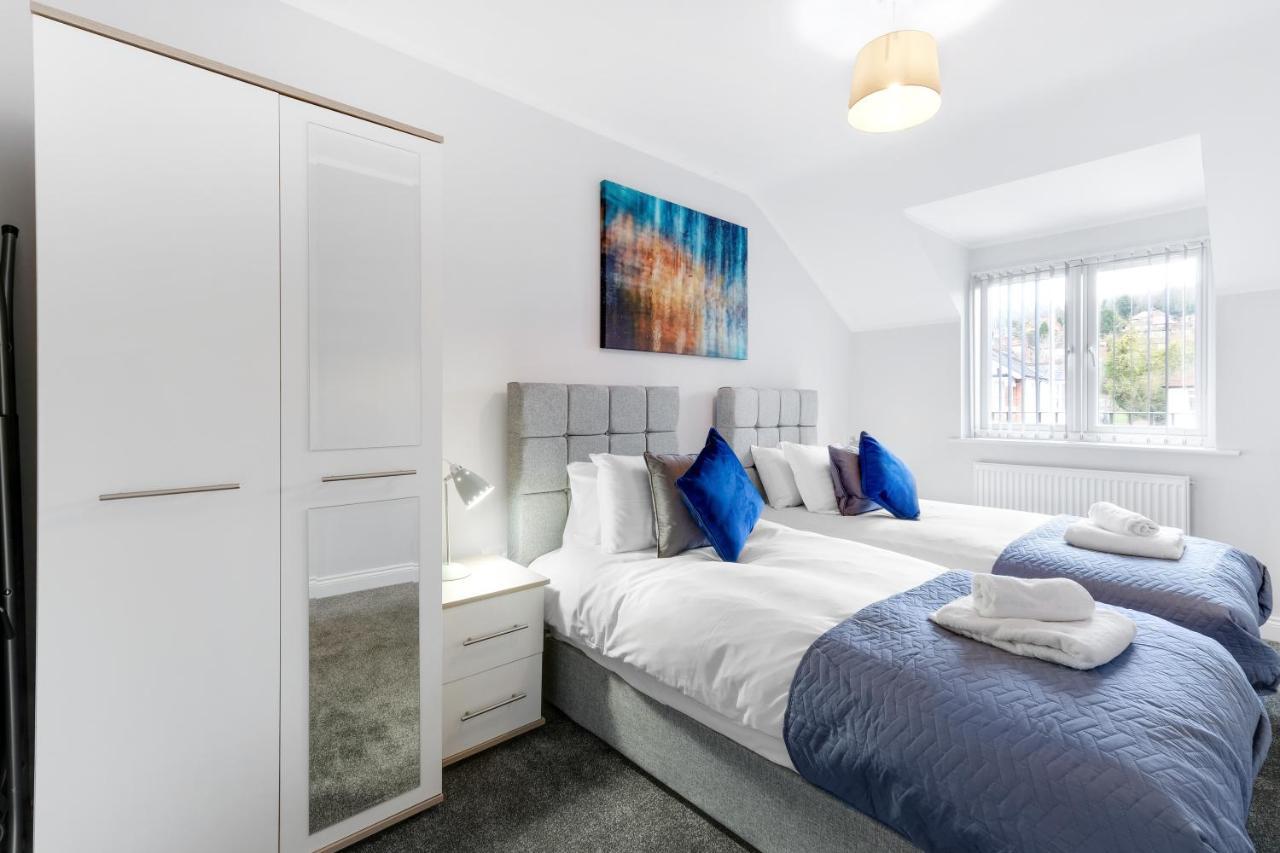 2 Bedroom Penthouse With Parking High Wycombe By 360Stays Buitenkant foto