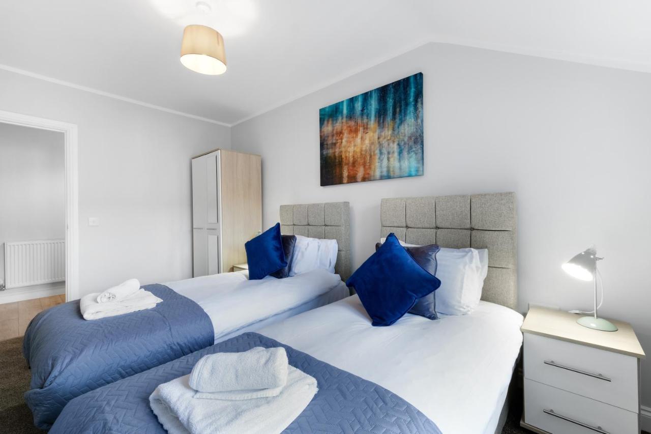 2 Bedroom Penthouse With Parking High Wycombe By 360Stays Buitenkant foto