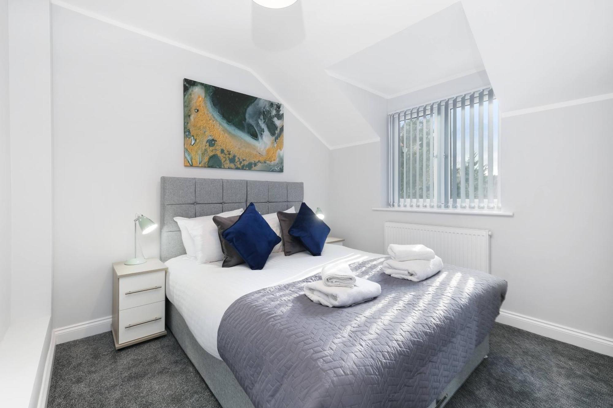 2 Bedroom Penthouse With Parking High Wycombe By 360Stays Buitenkant foto