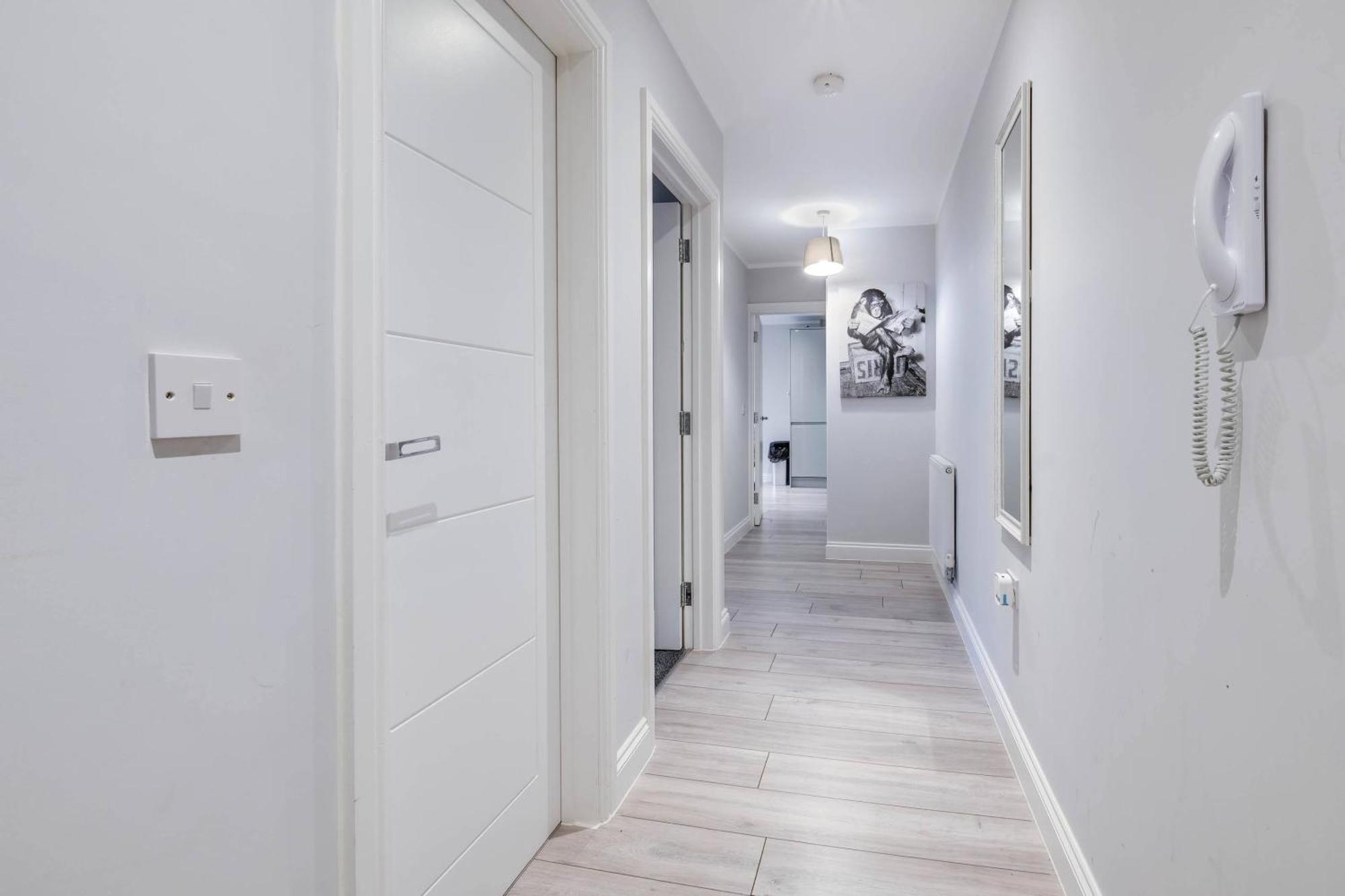 2 Bedroom Penthouse With Parking High Wycombe By 360Stays Buitenkant foto