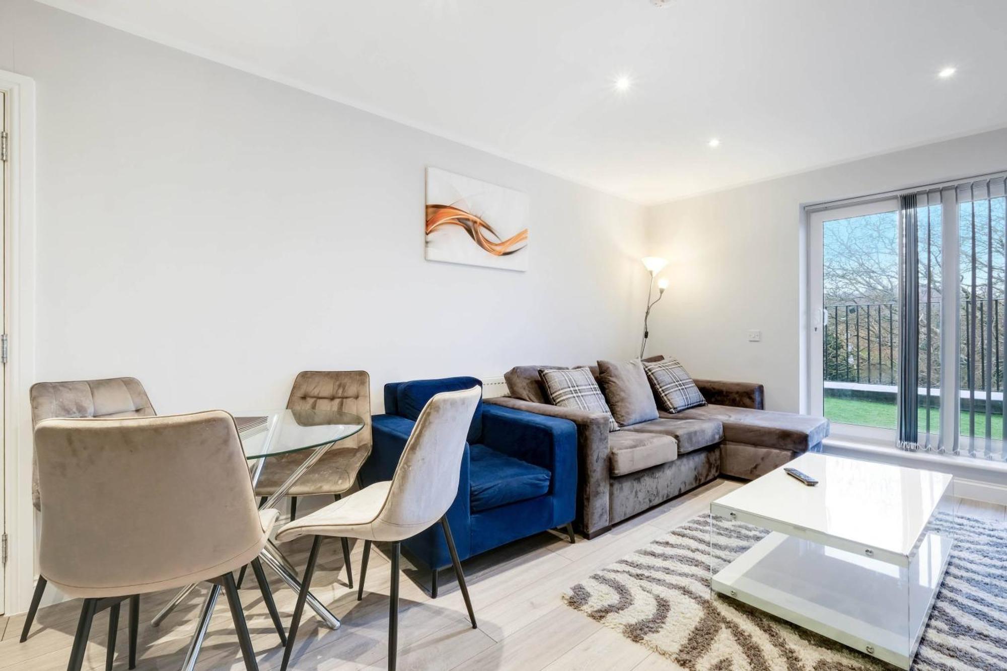 2 Bedroom Penthouse With Parking High Wycombe By 360Stays Buitenkant foto