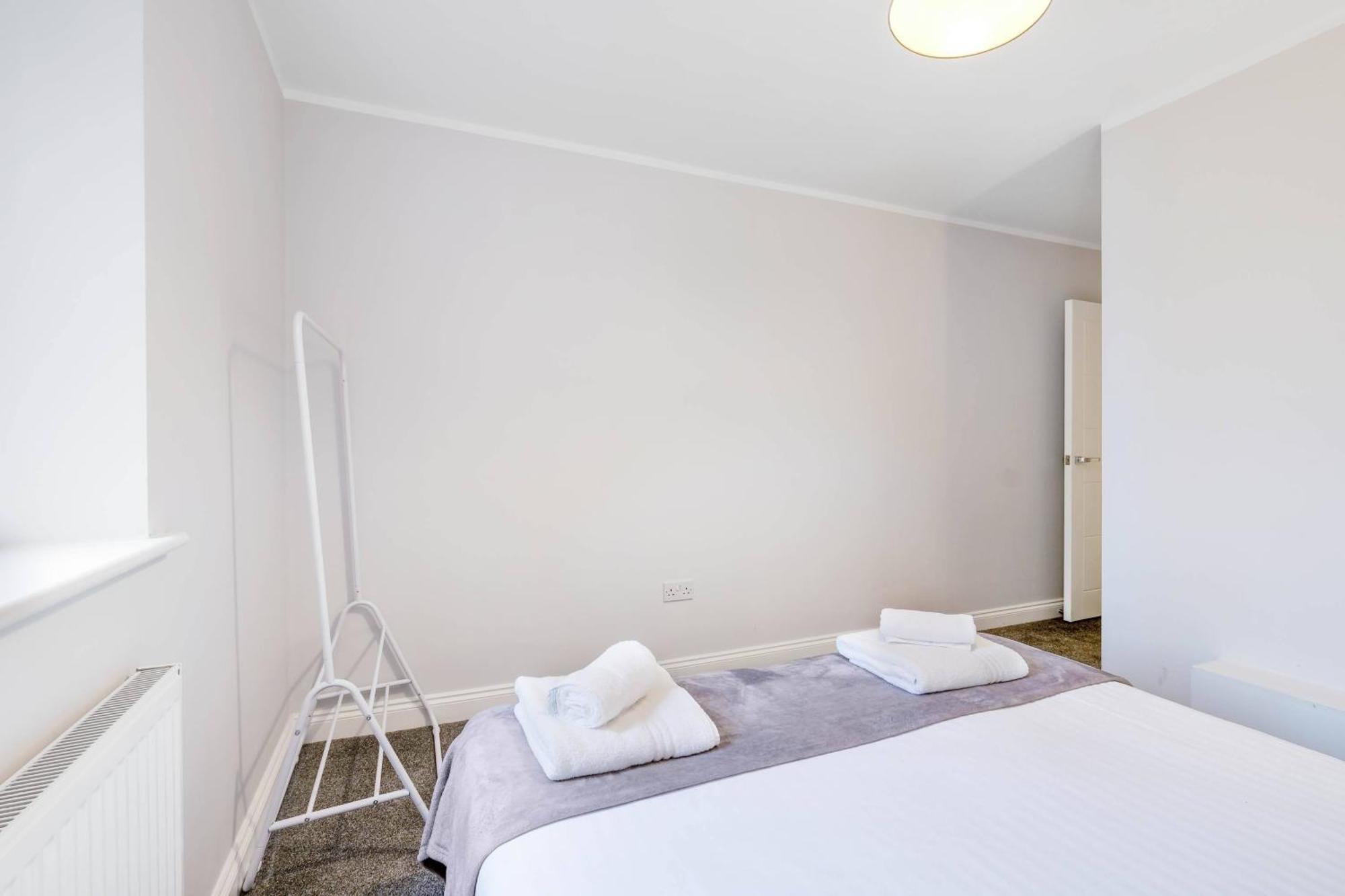 2 Bedroom Penthouse With Parking High Wycombe By 360Stays Buitenkant foto