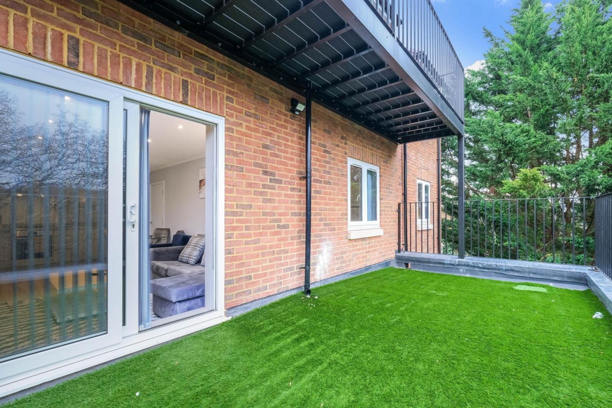 2 Bedroom Penthouse With Parking High Wycombe By 360Stays Buitenkant foto