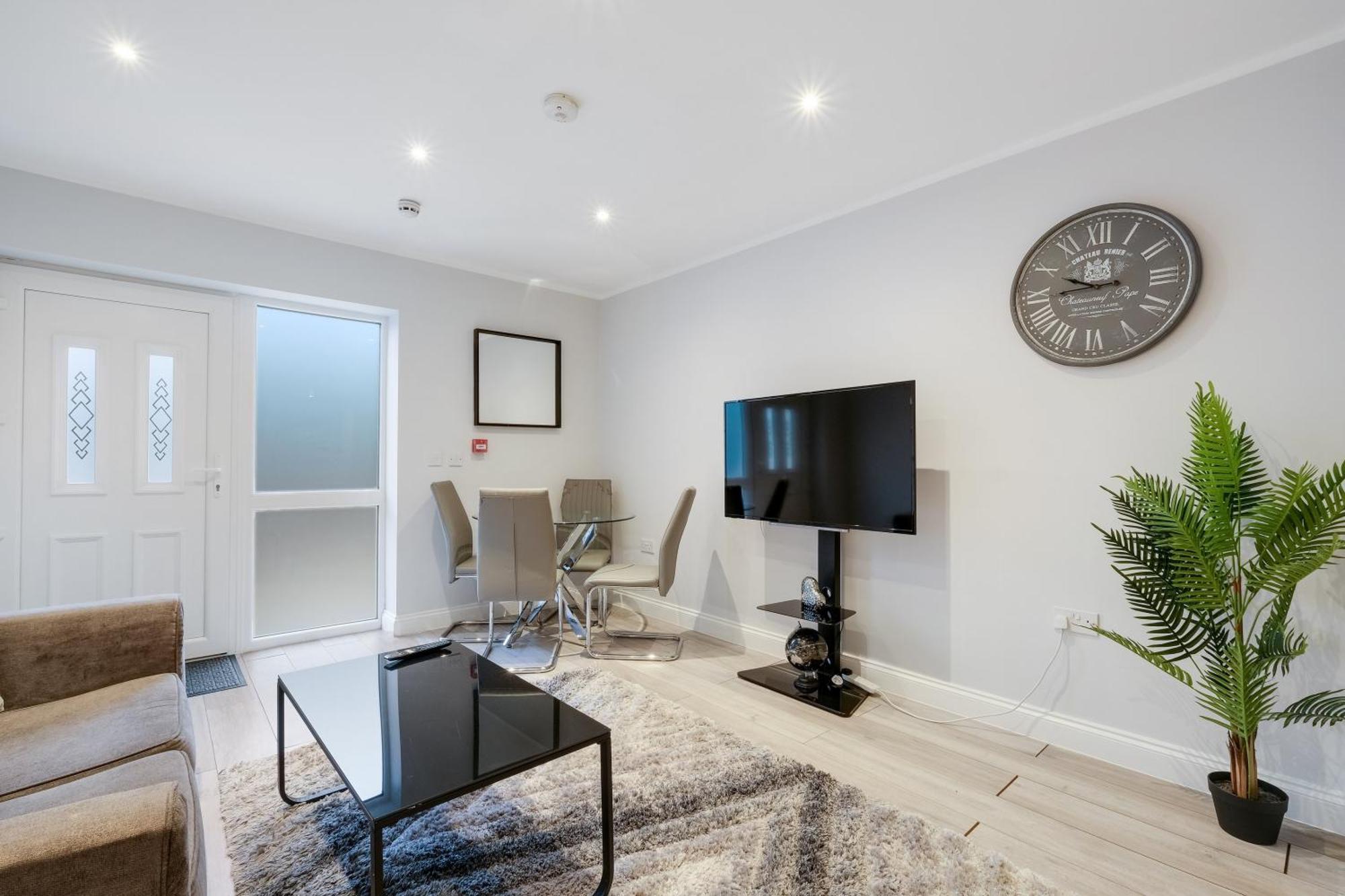 2 Bedroom Penthouse With Parking High Wycombe By 360Stays Buitenkant foto